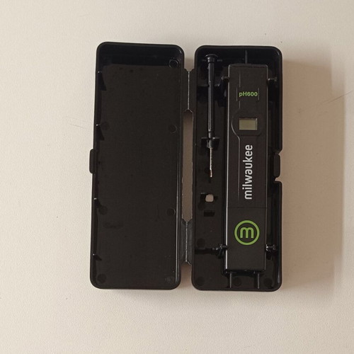 Milwaukee pH600 Digital pH Meter like new
