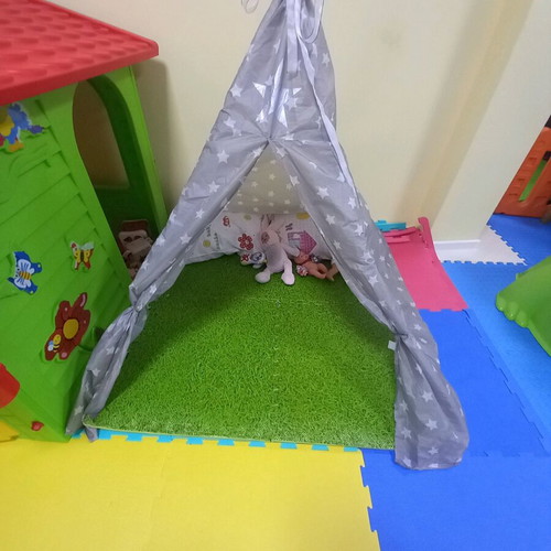 Children's play tent like new with musical and educational books