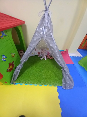 Children's play tent like new with musical and educational books