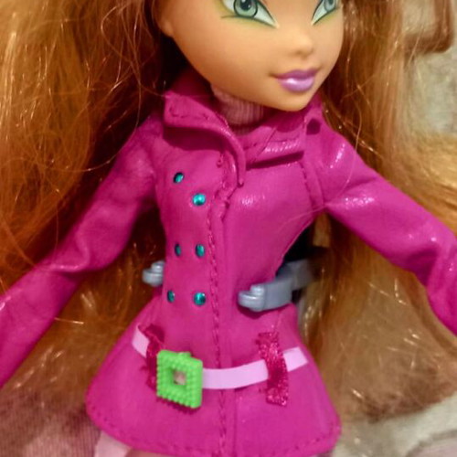 Winx Club Flora doll used with different boots