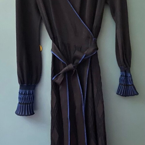 Diane von Furstenberg wool mid length dress like new, medium size