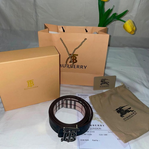 Burberry reversible leather belt new with full packaging