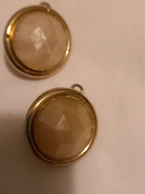 Earrings like new with clip and soft pink color