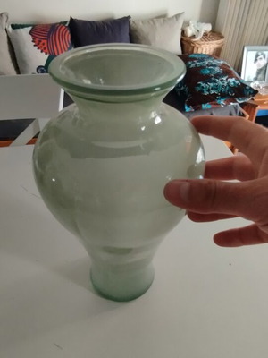 Green solid vase 40 centimeters like new