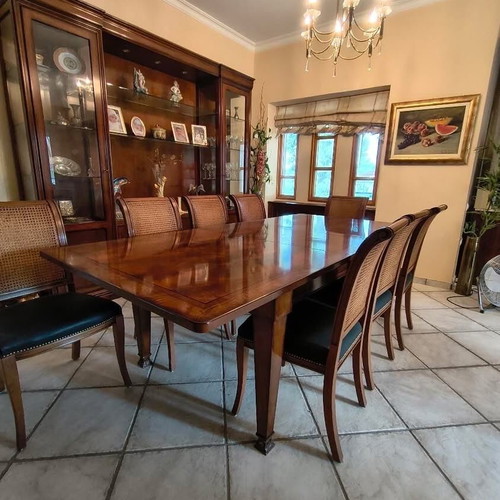 Kourtis dining set like new, walnut wood, 8 chairs, large table