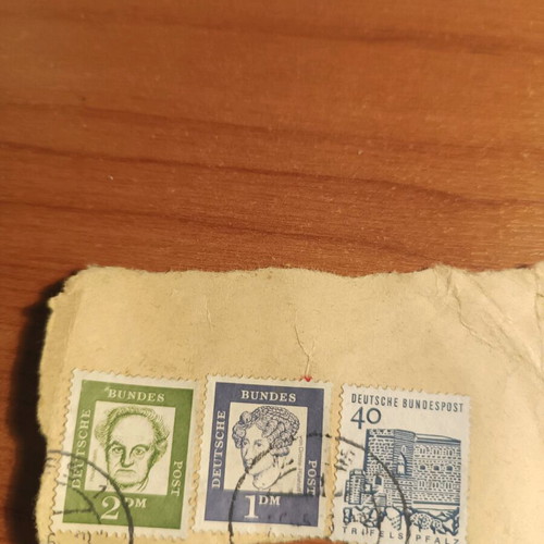 Old stamps used, pack of 8 pieces