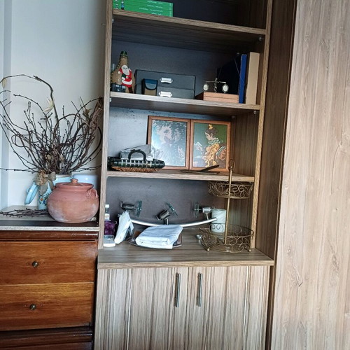 Bookcase like new with shelves and cabinet