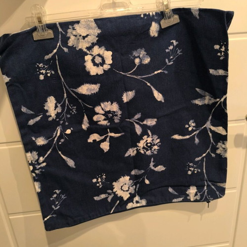 Decorative pillowcase like new, blue with flowers