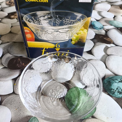 Glass bowls new, set of 6, with unique design