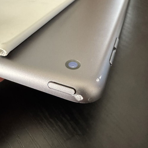iPad 8th Gen 32GB used with Apple Pencil 1st Gen and Apple case