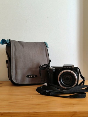 Olympus SP-610 UZ camera like new with case