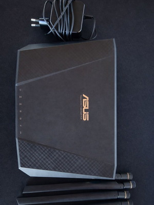 Asus RT-AC3200 Tri-Band Router like new condition