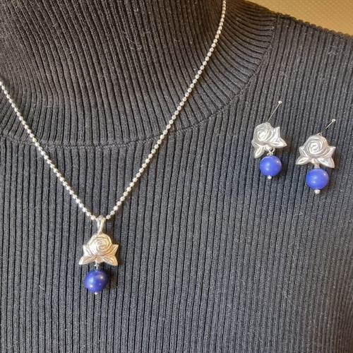 Loisir silver 925 necklace and earrings set like new, blue