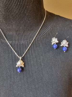 Loisir silver 925 necklace and earrings set like new, blue