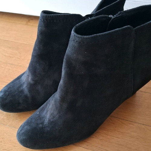 Assos black suede boots size 40 like new