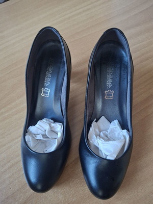 Ragazza leather pumps like new, size 38, black