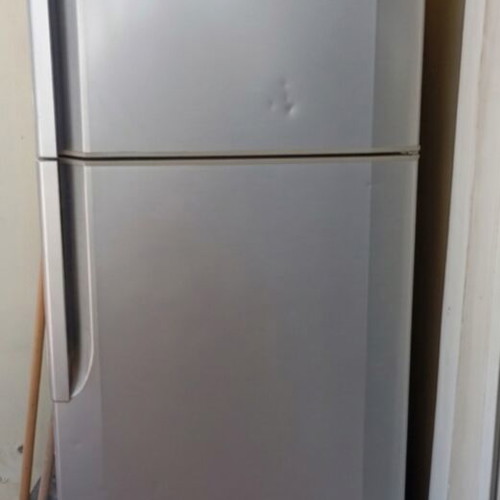 Hitachi two-door refrigerator, fully functional
