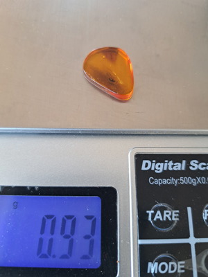 Baltic amber drop with insects suitable for pendant 0.93 grams
