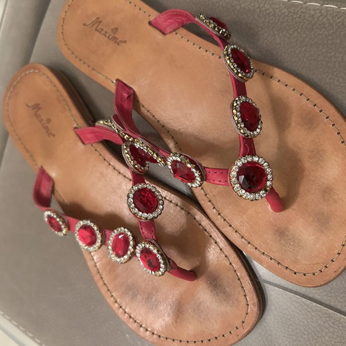 Maxime leather sandals with large fuchsia stones and crystals, like new