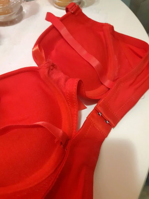 Red bra new, Christmas style with strong support