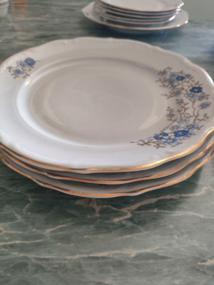 Wałbrzych Poland vintage porcelain dinner plates set of 3 with floral motif