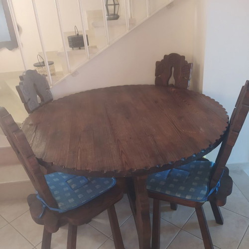 Παραδοσιακά έπιπλα σε άριστη κατάσταση