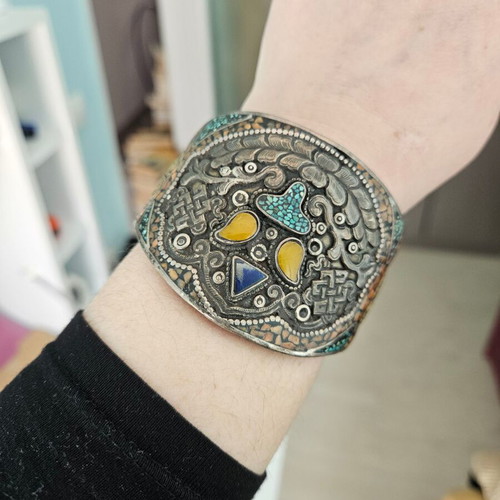 Handmade carved bracelet used with turquoise and silver
