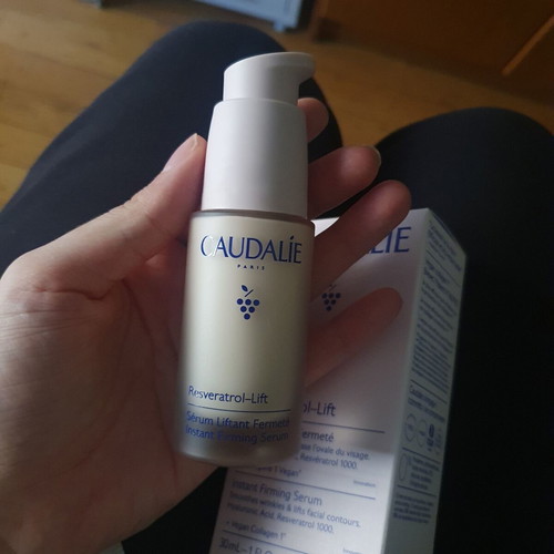caudalie resveratrol lift serum