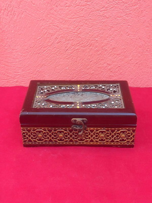 Wooden jewelry box