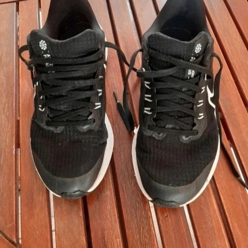 Nike athletic shoes used, size 37.5, black