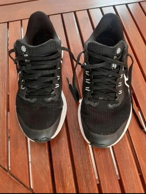 Nike athletic shoes used, size 37.5, black