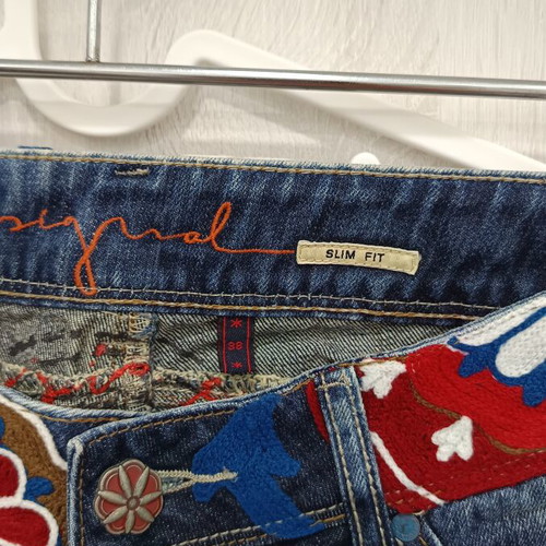 Desigual jeans with embroidered waist, like new