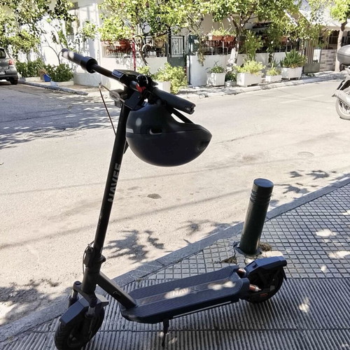 Navee GT3 electric scooter new with charger, phone mount, helmet, and warranty