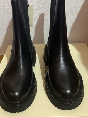 Μποτάκια Lasocki δερμάτινα καινούργια, μέγεθος 39, μαύρα