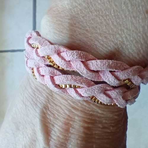Leather bracelet like new, pink, 31 cm length