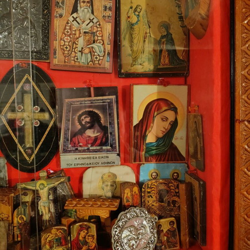 Wooden iconostasis used with icons