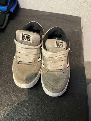Vans Hylane sneakers used, size 34, grey