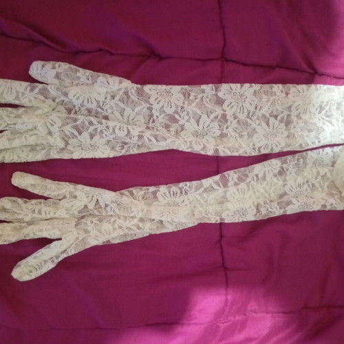 White champagne dress with lace gloves like new, open back