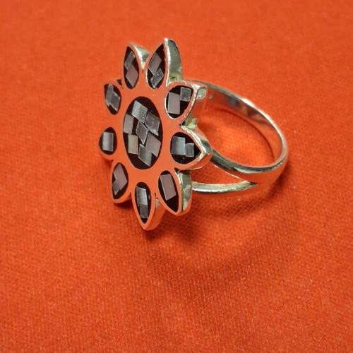 Silver ring with 925 stamp, like new, adjustable