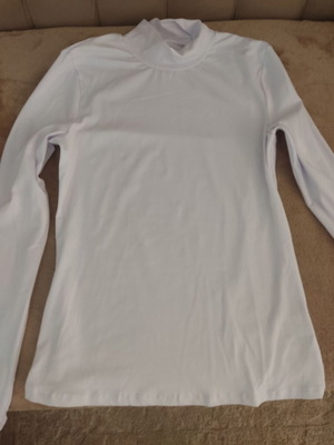 White turtleneck new, soft and stretchy size M