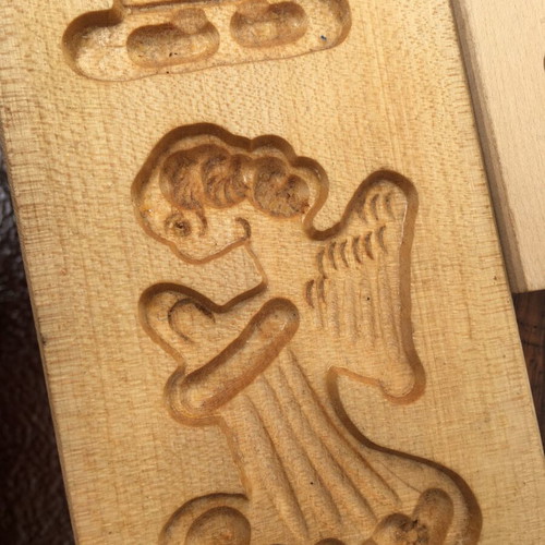 Wooden Retro Biscuit Mold hand engraved like new