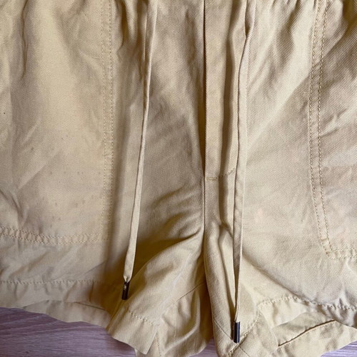 Women's shorts small with mark, yellow with pockets