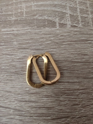 Hoop earrings like new, gold color