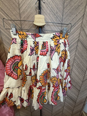 Mini skirt Karavan like new, beige colorful, size S
