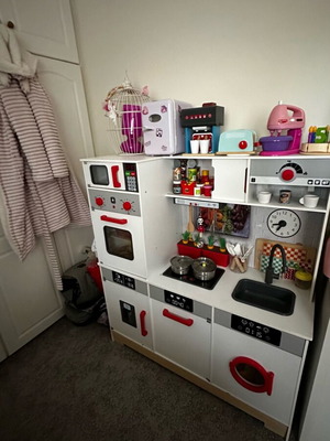Wooden kids kitchen like new with lights and sounds