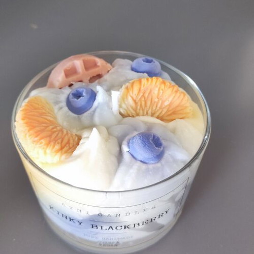 Soy Candle with Blackberry and Peach Scent