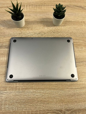 MacBook Pro 13” 2016 Touch Bar laptop