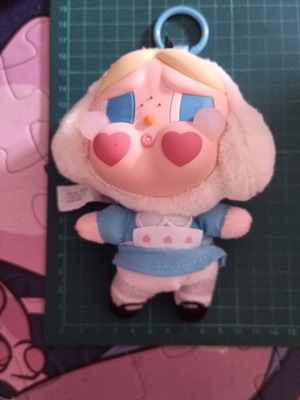 Μπρελόκ She's Alice από τη σειρά Crying Again της Pop Mart σαν καινούργιο