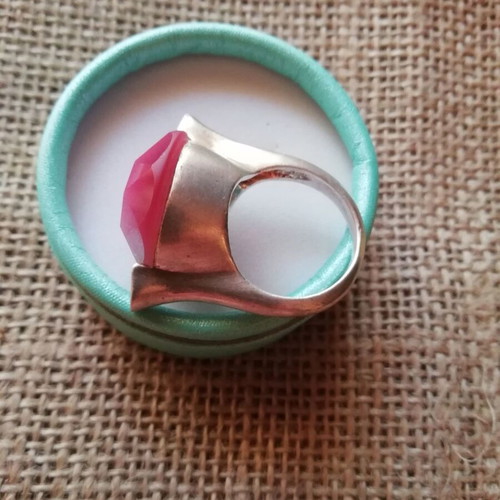 Steel solitaire ring with pink zircon color like new
