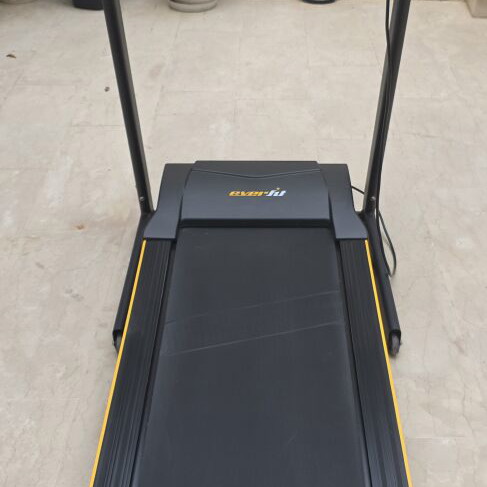 Everfit TFK 330 EVO treadmill like new with electric incline